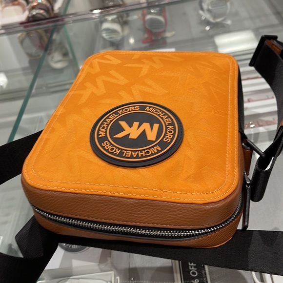 Michael Kors Kent Flight Bag Crossbody Honey Comb - Picture 10 of 16